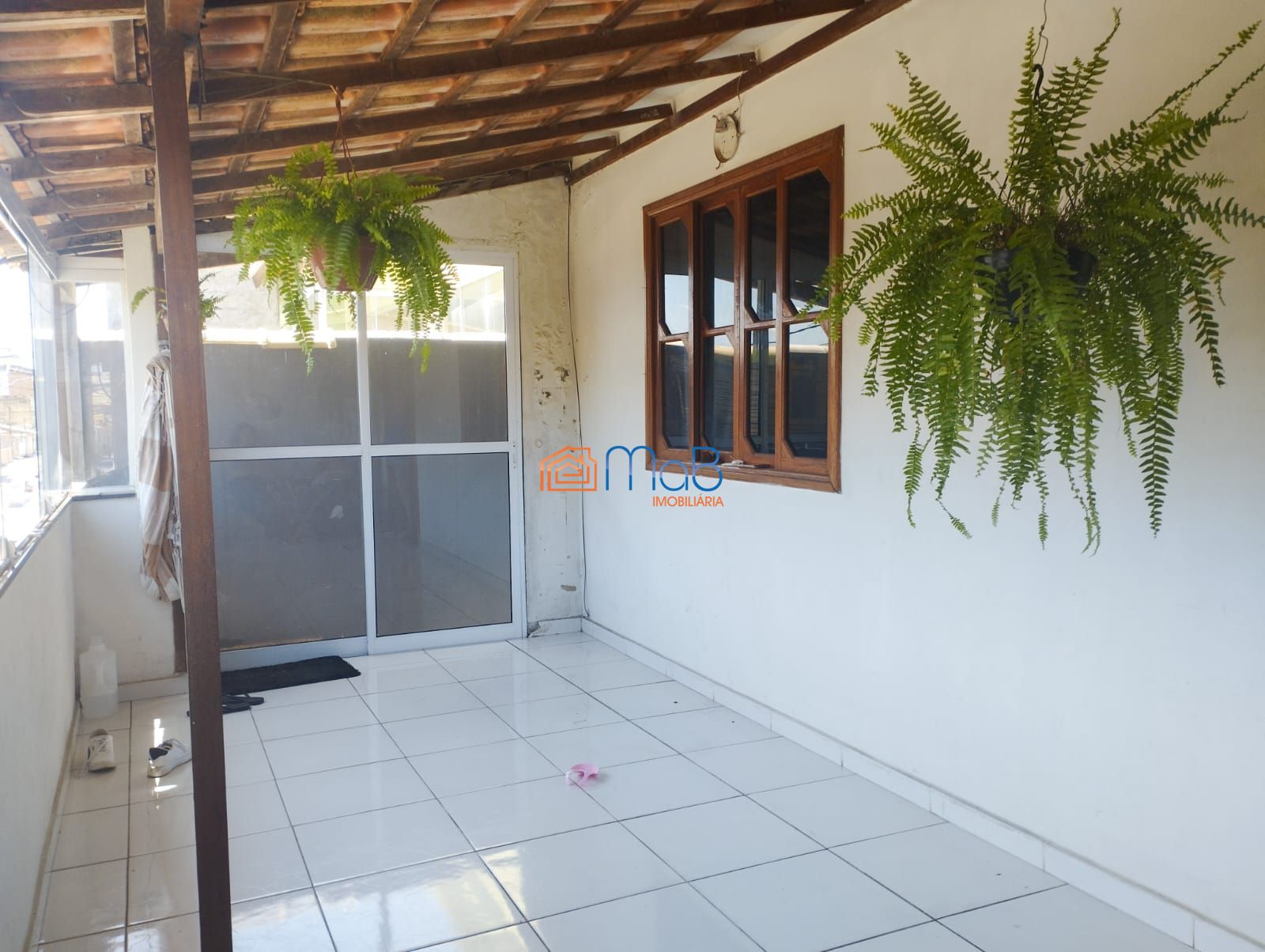 Casa à venda com 3 quartos, 230m² - Foto 2