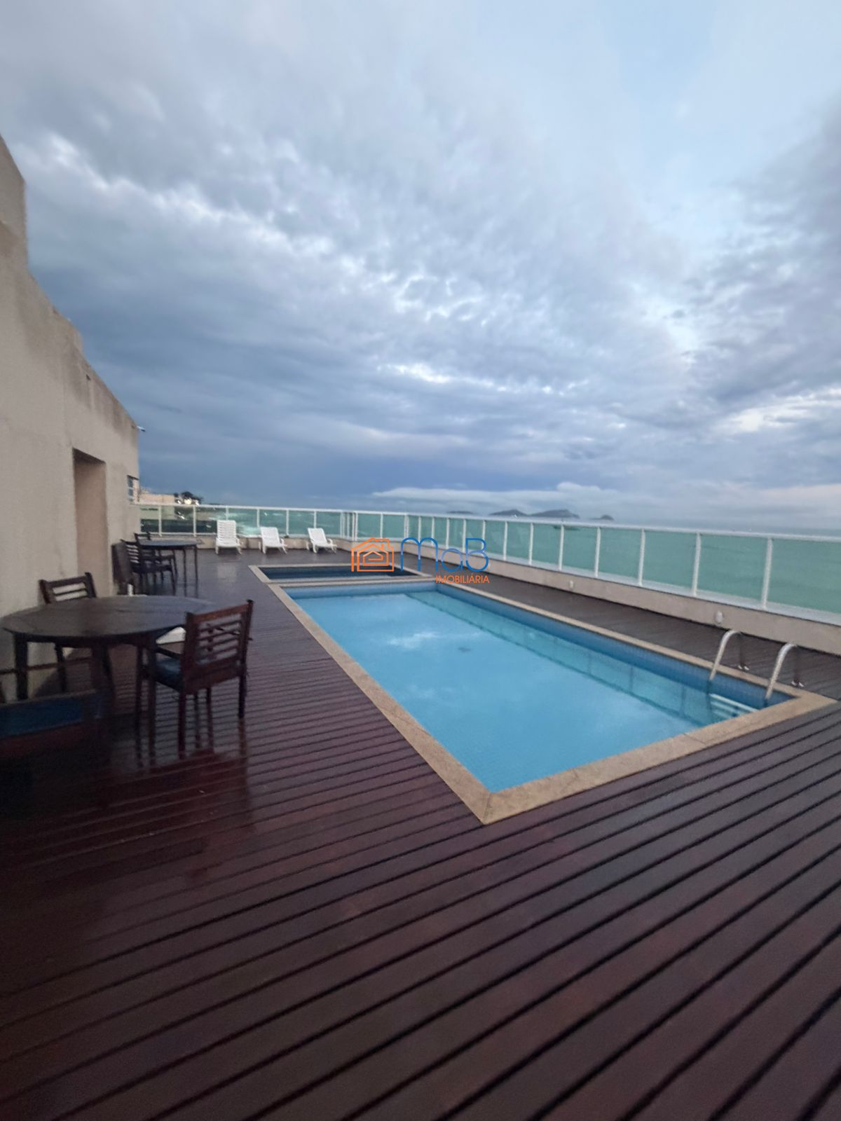 Apartamento Frente Mar 3 Quartos e 2 Suítes Praia dos Cavaleiros.
