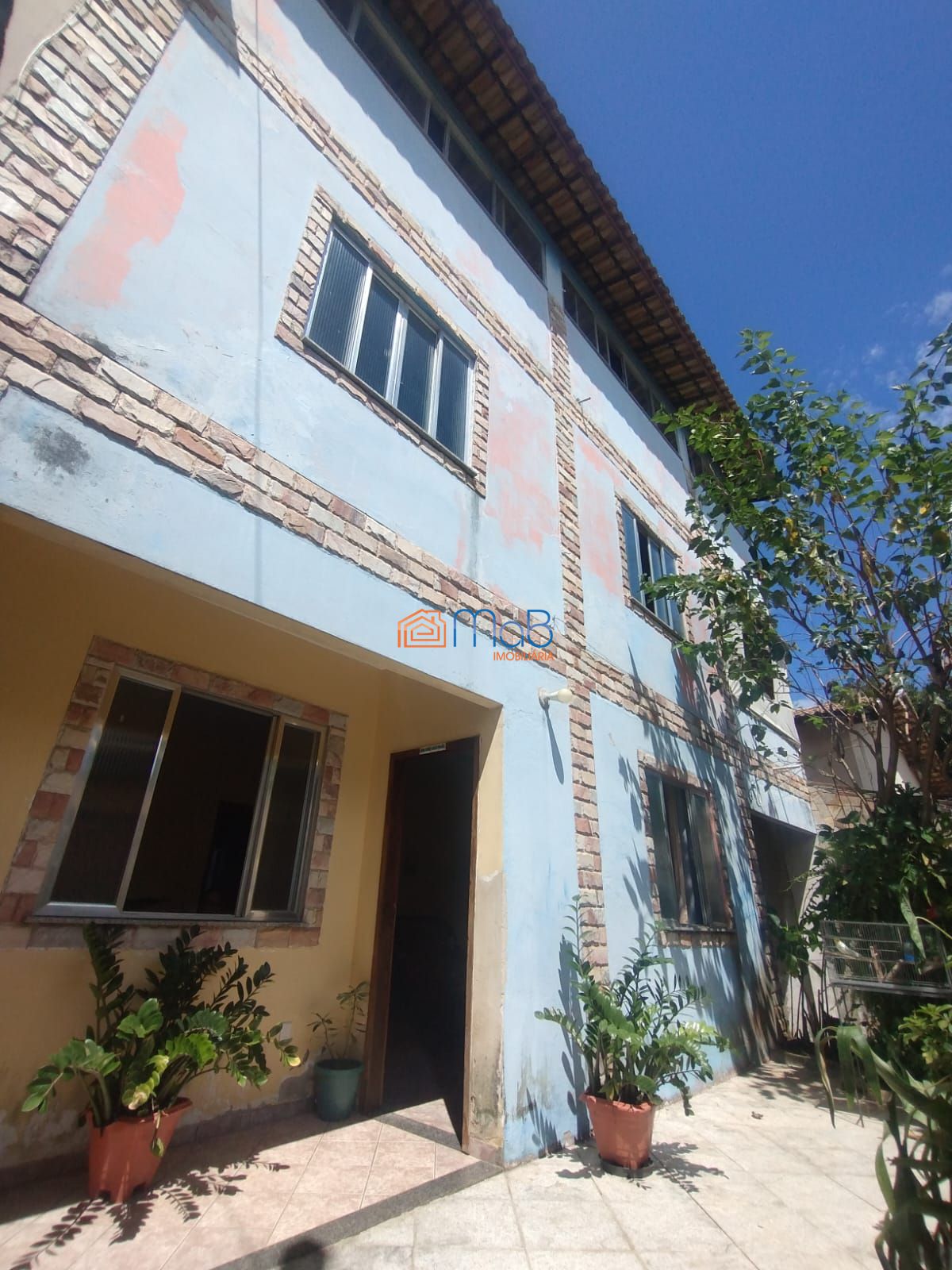 Incrível Casa de 3 Andares à Venda!