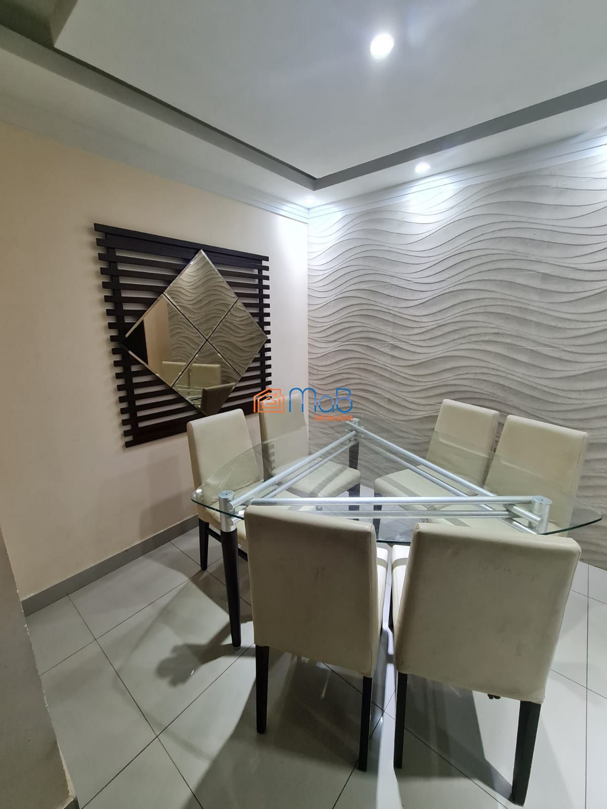 Apartamento 03 quartos com suíte e garagem.