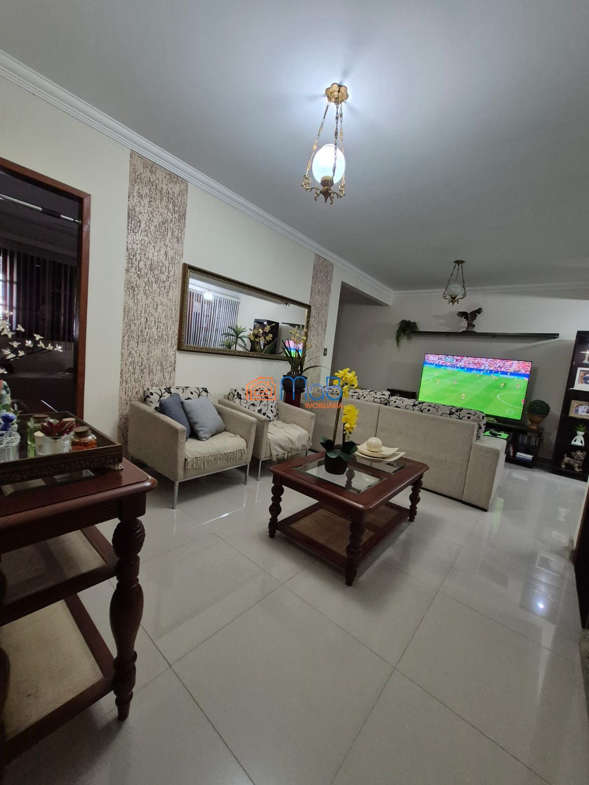 Casa de 310m² com Área Gourmet Completa e 4 Quartos