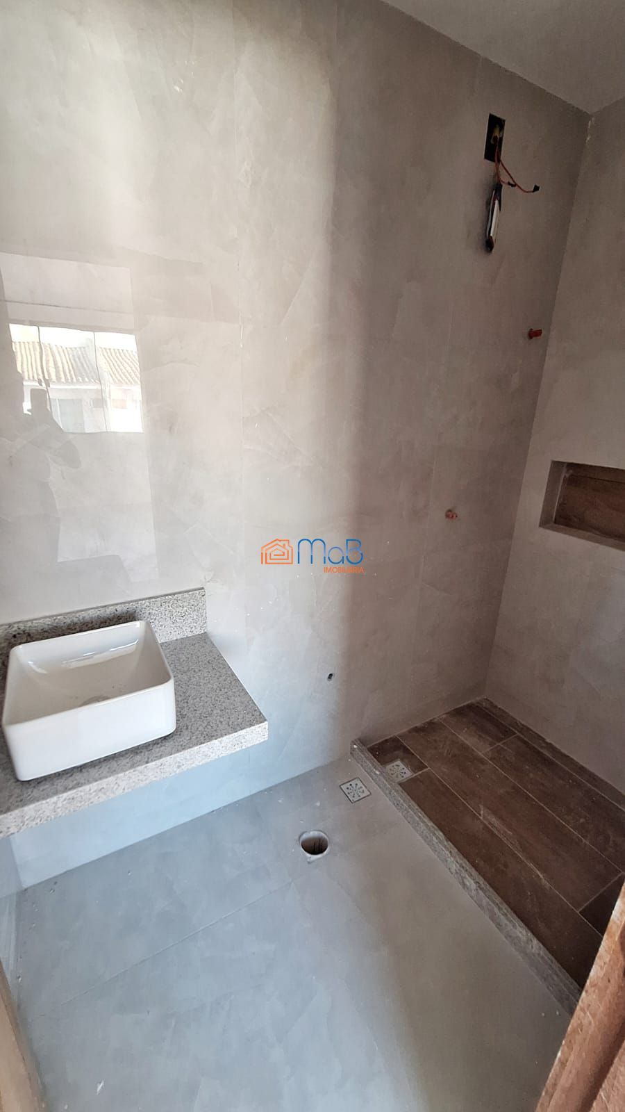 Casa com 03 quartos em condomínio fechado