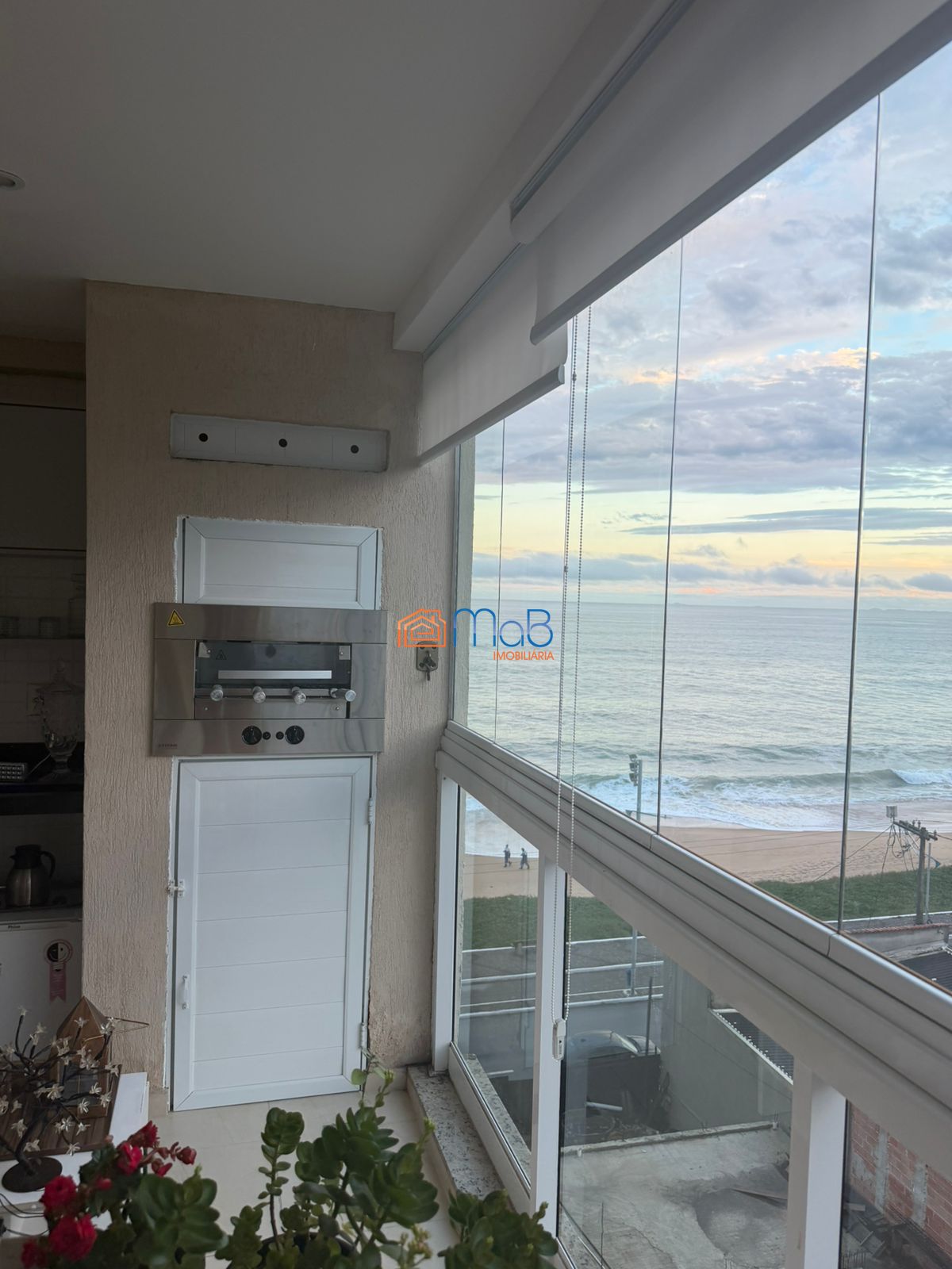 Apartamento Frente Mar 3 Quartos e 2 Suítes Praia dos Cavaleiros.