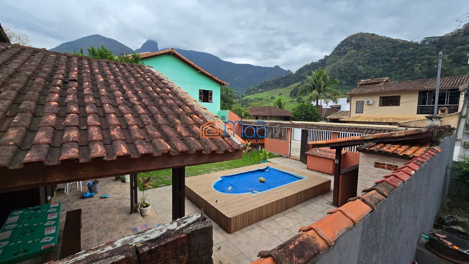 Casa à venda em trapóleo – amplo espaço e excelente estrutura!