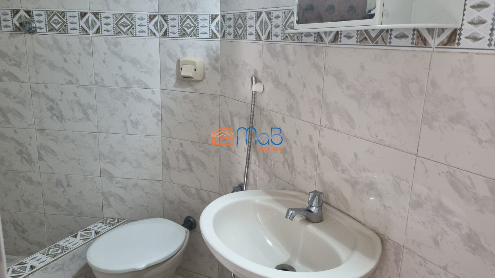 Casa Com Sobrado, Terraço e Kitnets no Visconde