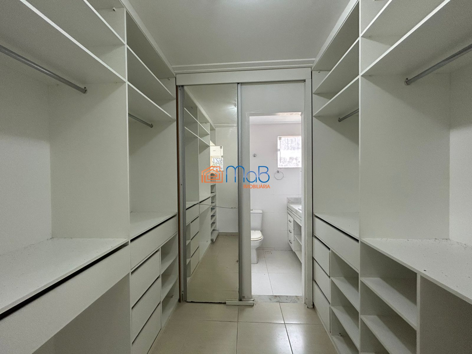 Casa espaçosa de 3 quartos com terraço, vista pra Lagoa e Área de Lazer Completa