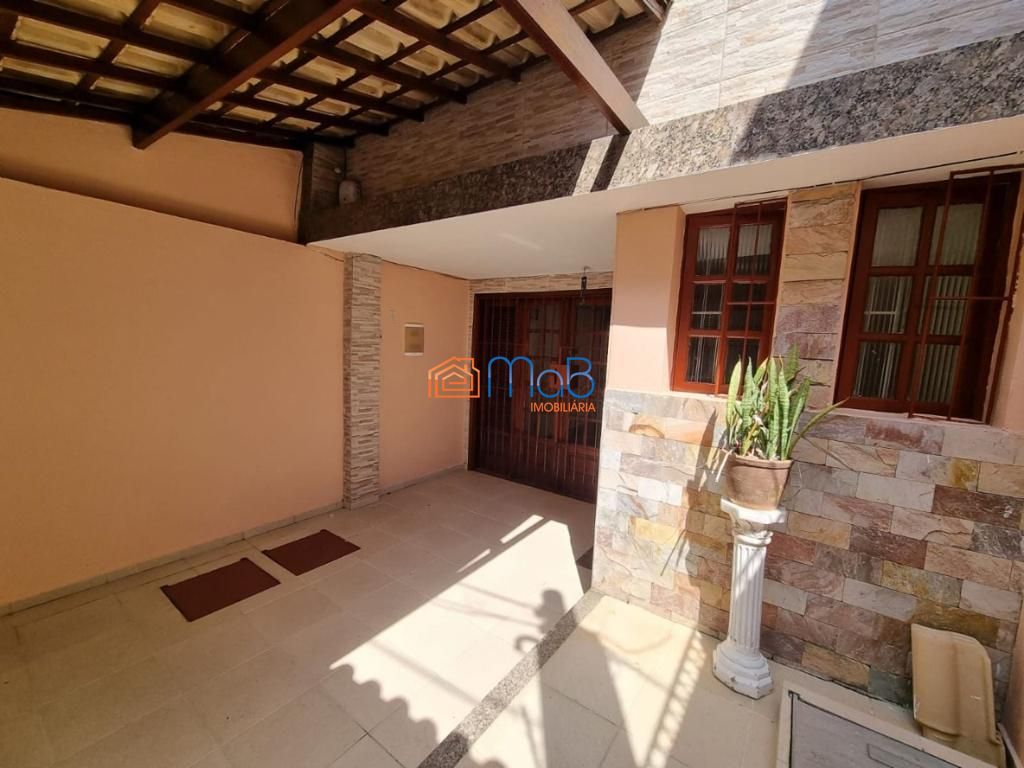 Casa à venda com 3 quartos, 158m² - Foto 1