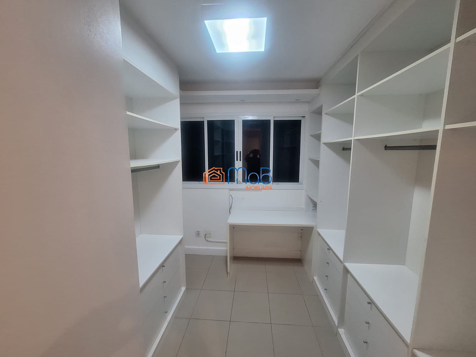 Apartamento de frente para o mar no condomínio costa esmeral