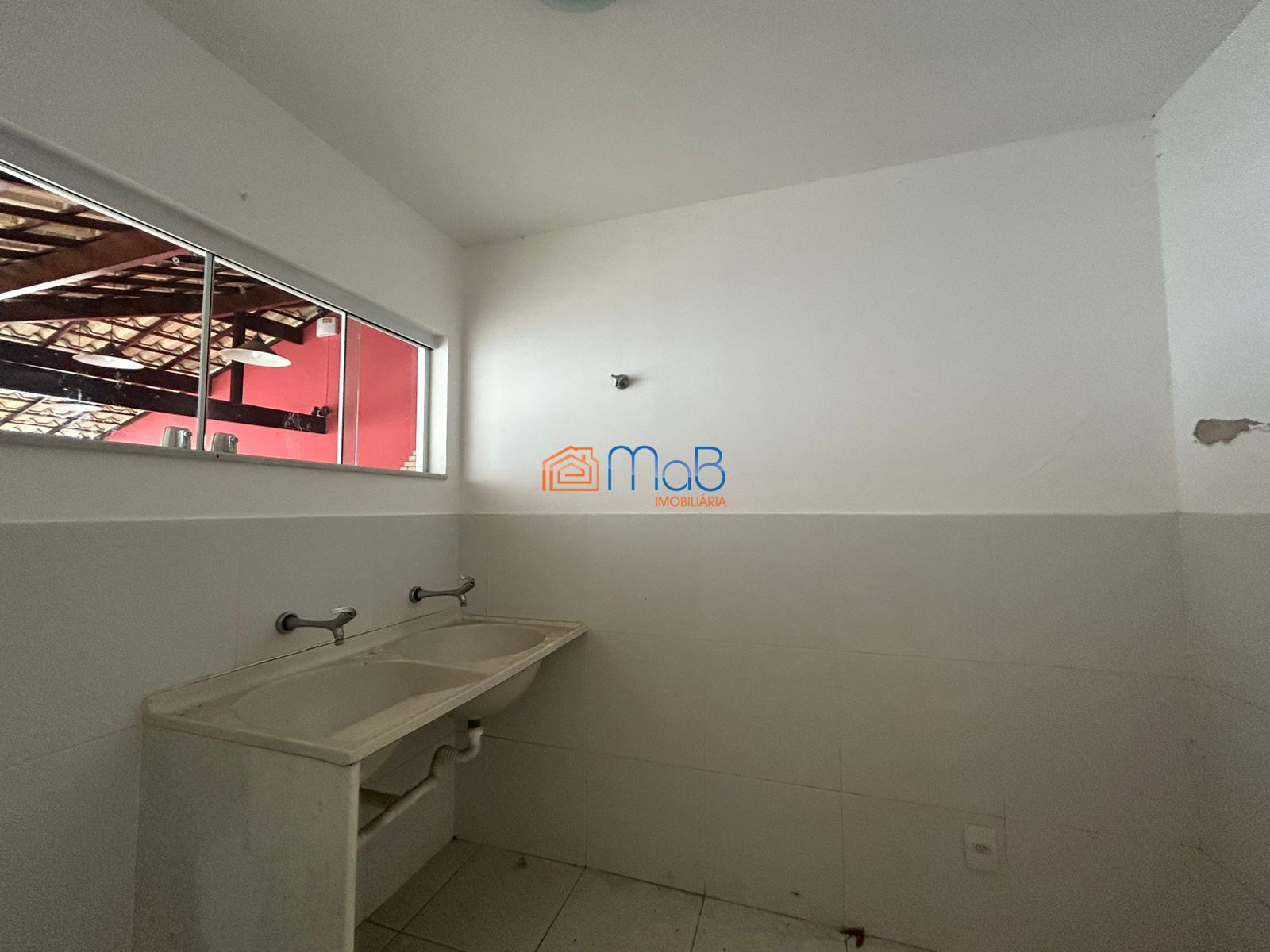 Casa espaçosa de 3 quartos com terraço, vista pra Lagoa e Área de Lazer Completa