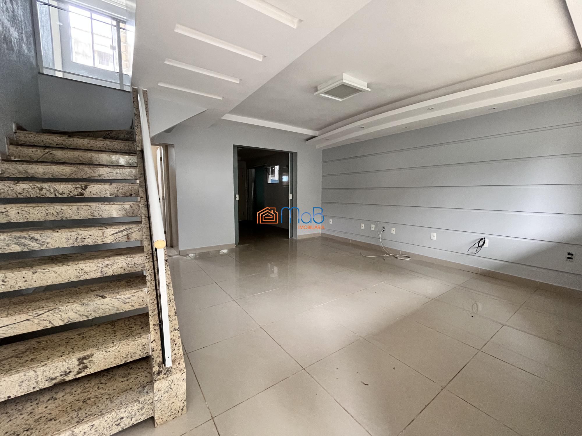 Casa à venda com 3 quartos, 206m² - Foto 2