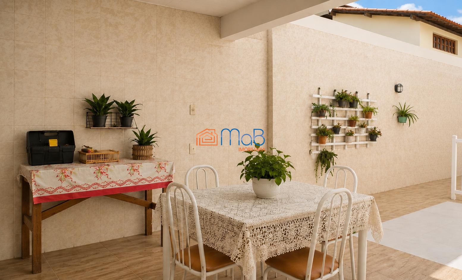 Casa ampla com 4 suítes, quintal e garagem para 4 carros – terreno de 350m²