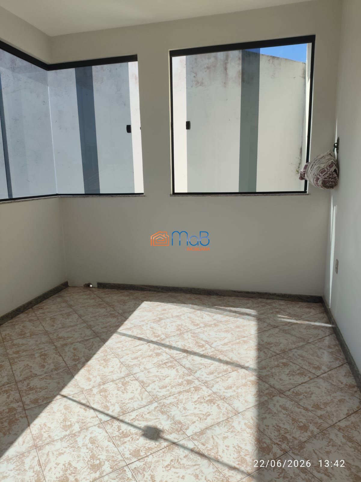 Casa ampla com 4 suítes, quintal e garagem para 4 carros – terreno de 350m²