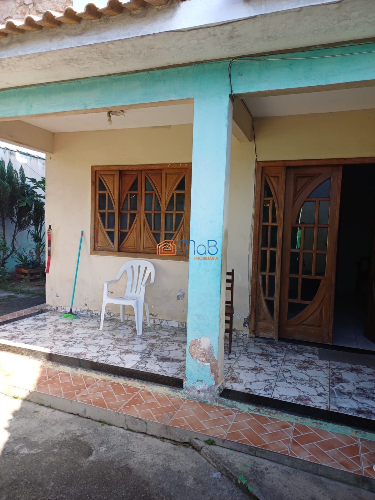 Casa 3 apartamentos com renda de R$3.500/mês. Imóvel versáti