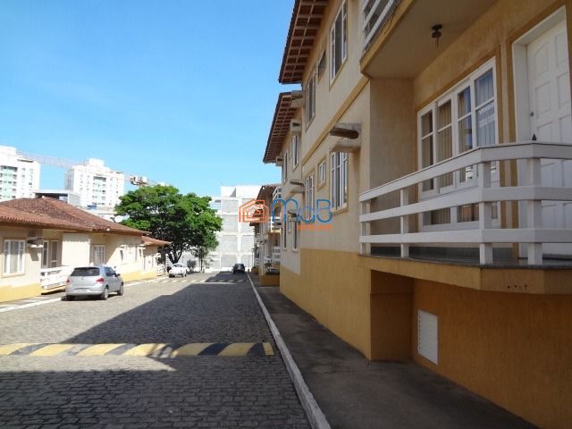 Apartamento à venda com 3 quartos, 77m² - Foto 2