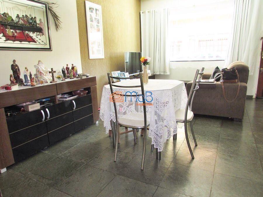Excelente casa duplex com 02 qtos, sala, 03 vagas no bairro 