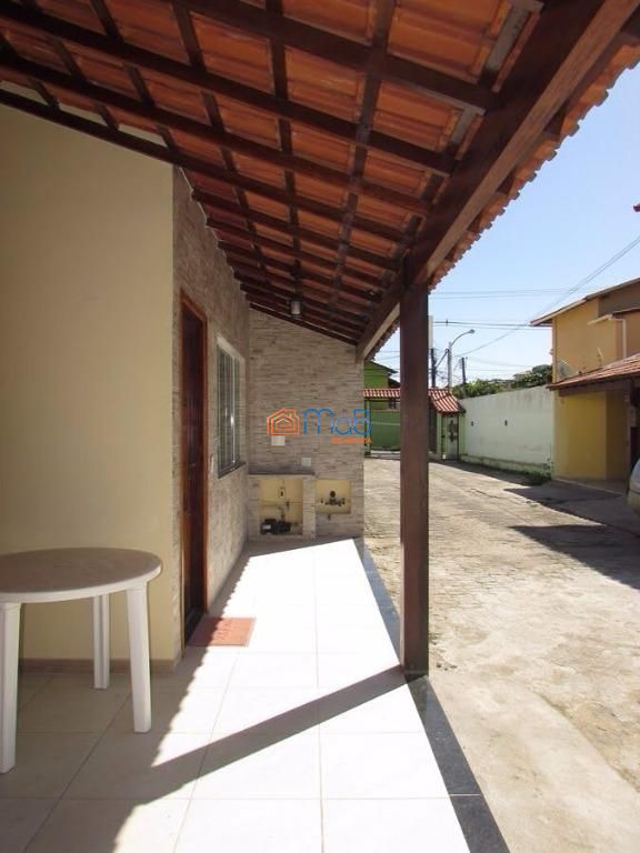 Excelente casa duplex com 02 qtos, sala, 03 vagas no bairro 