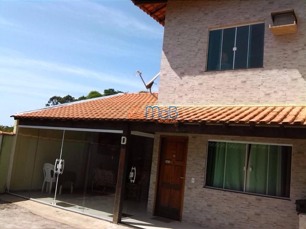 Excelente casa duplex com 02 qtos, sala, 03 vagas no bairro 