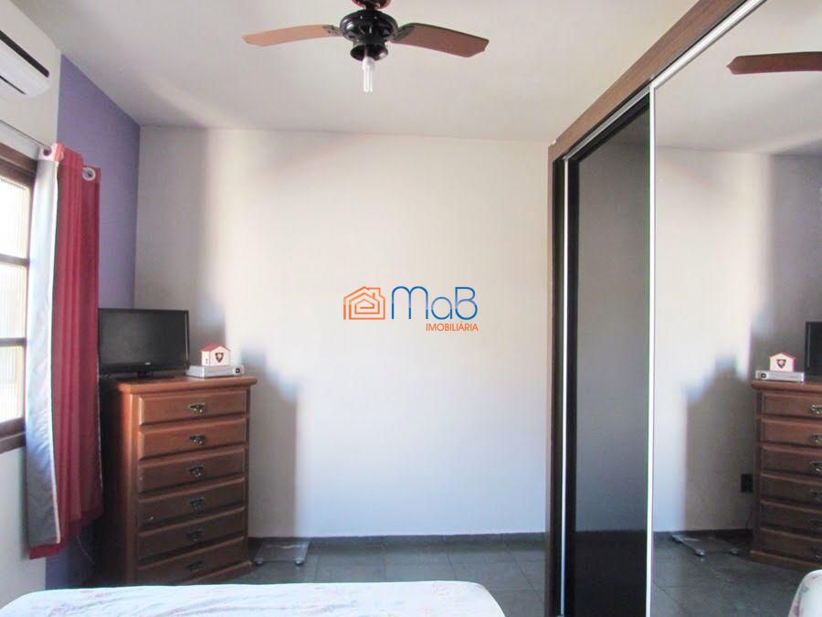 Excelente casa duplex com 02 qtos, sala, 03 vagas no bairro 