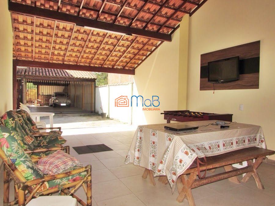Excelente casa duplex com 02 qtos, sala, 03 vagas no bairro 