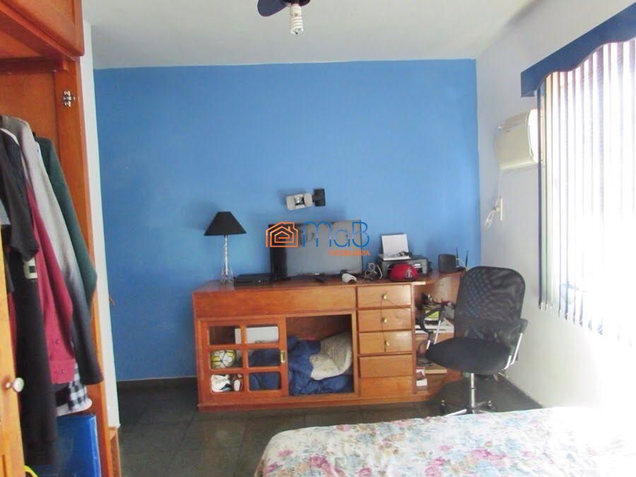 Excelente casa duplex com 02 qtos, sala, 03 vagas no bairro 