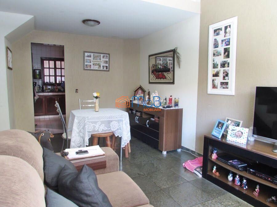 Excelente casa duplex com 02 qtos, sala, 03 vagas no bairro 