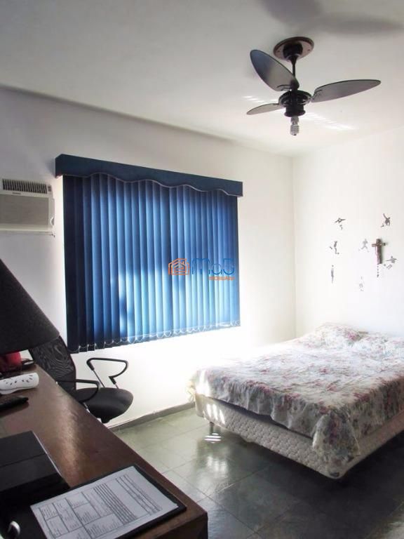 Excelente casa duplex com 02 qtos, sala, 03 vagas no bairro 