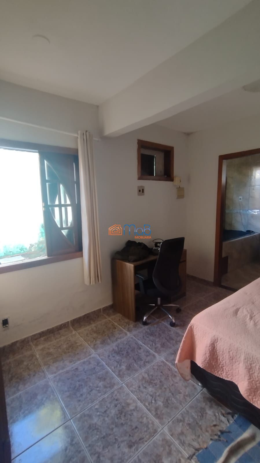 Casa 3 apartamentos com renda de R$3.500/mês. Imóvel versáti