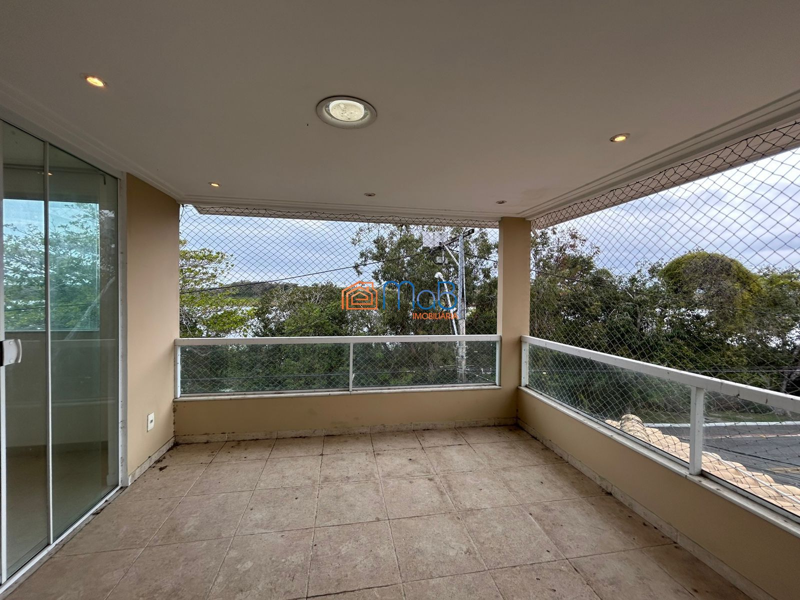 Casa espaçosa de 3 quartos com terraço, vista pra lagoa e ár