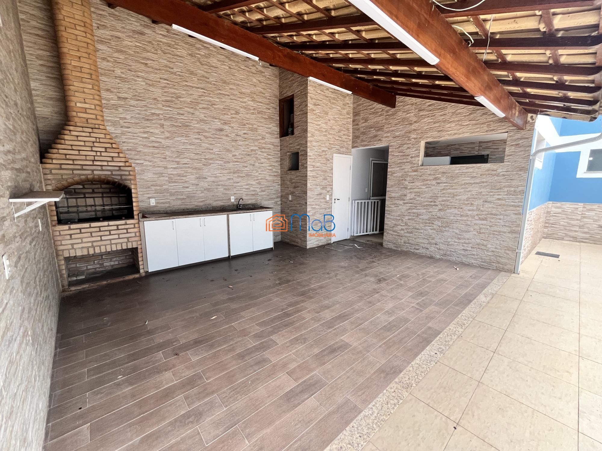 Casa à venda com 3 quartos, 206m² - Foto 1