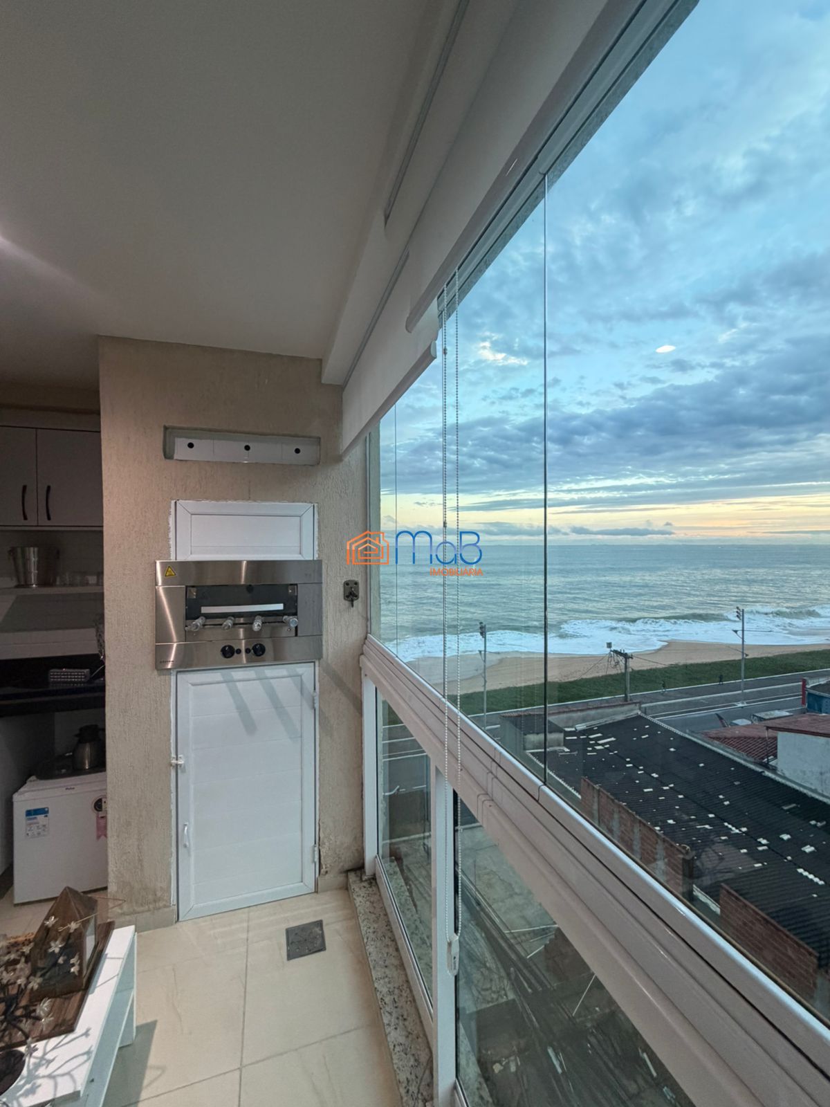 Apartamento Frente Mar 3 Quartos e 2 Suítes Praia dos Cavaleiros.