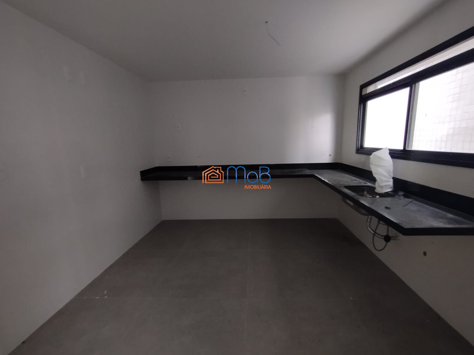 Apartamento à venda com 3 quartos, 140m² - Foto 2