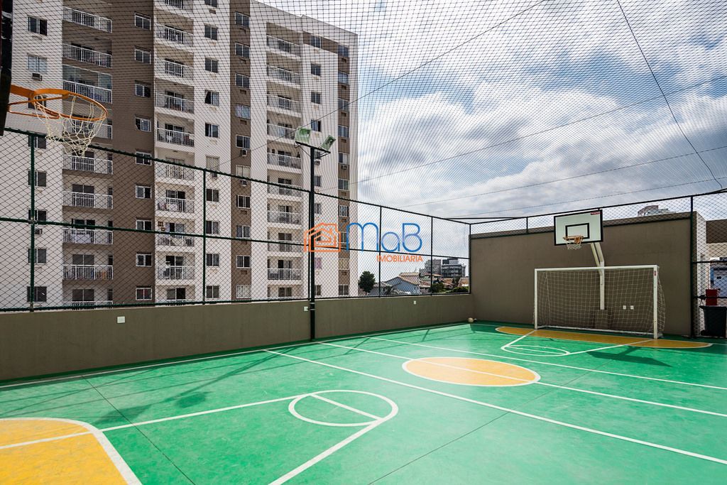 Apartamento com 3 quartos (1 suíte) com moveis planejados.