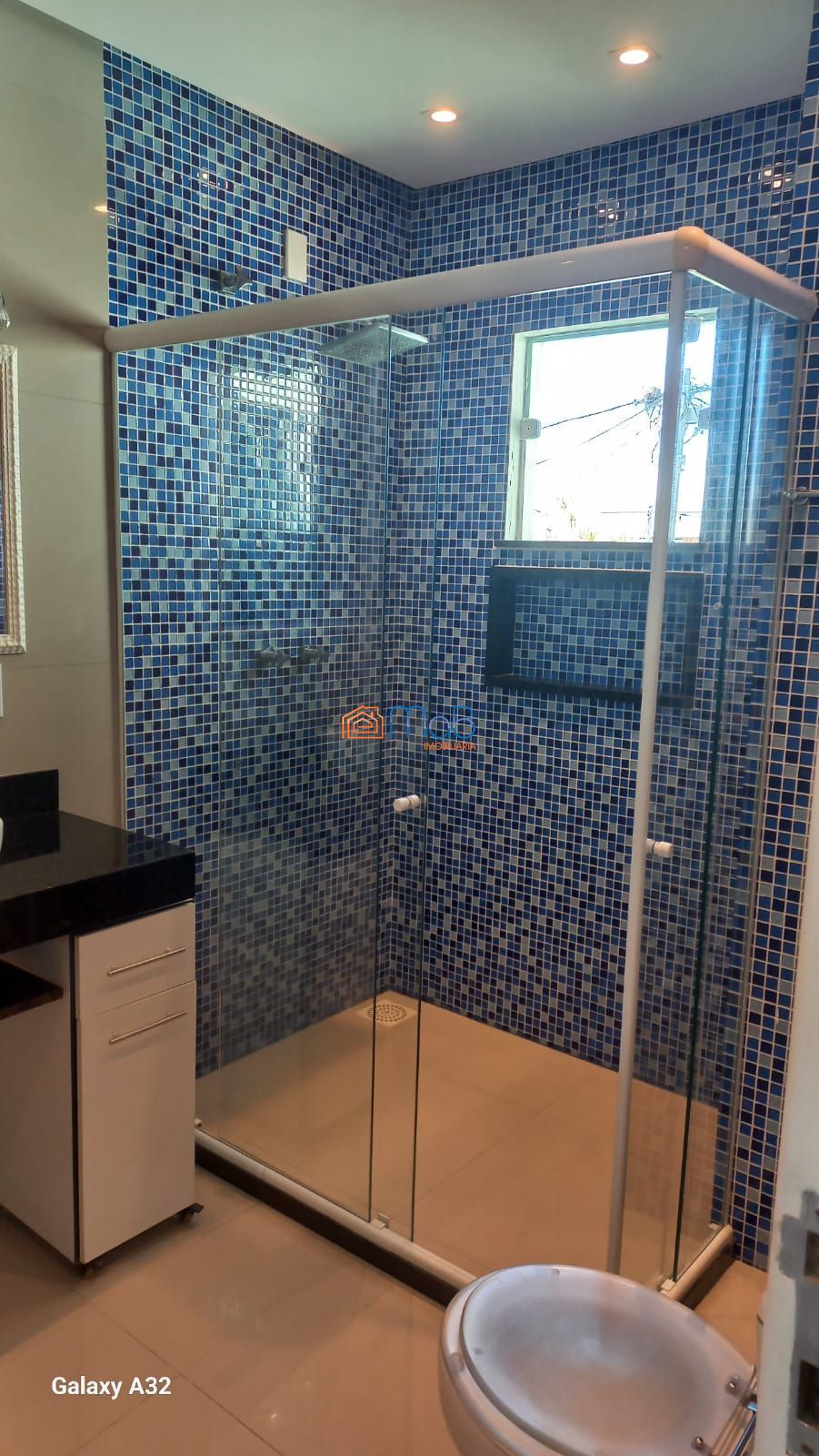 Casa com 03 quartos sendo 02 suítes em condomínio