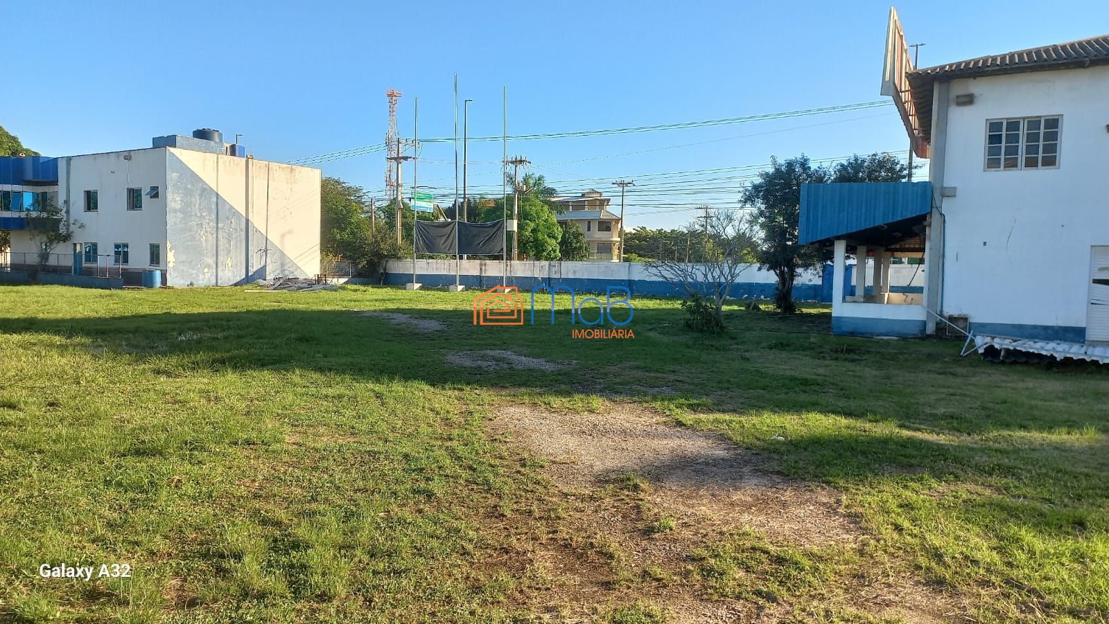 Galpão comercial e pátio para locação no lagomar