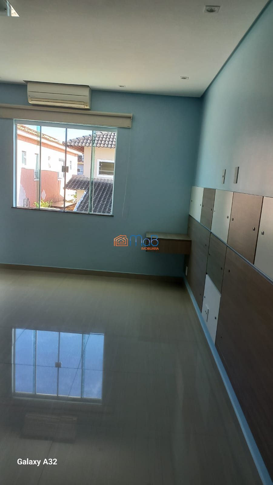 Casa com 03 quartos sendo 02 suítes em condomínio