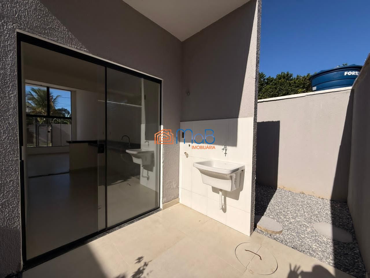 Casa Moderna com 3 Quartos, Suíte e Área Gourmet com Piscina em Rio das Ostras