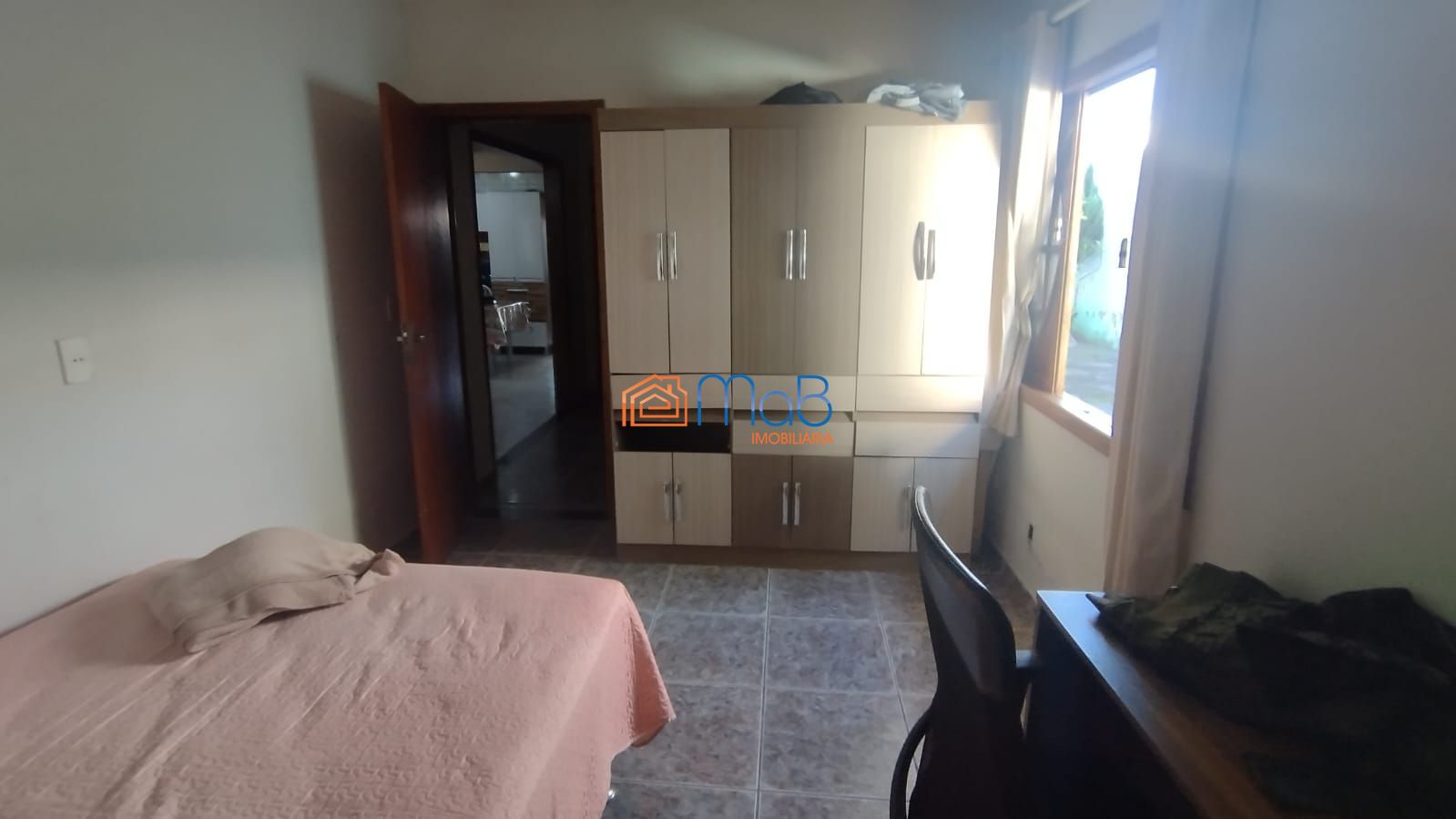 Casa 3 apartamentos com renda de R$3.500/mês. Imóvel versáti