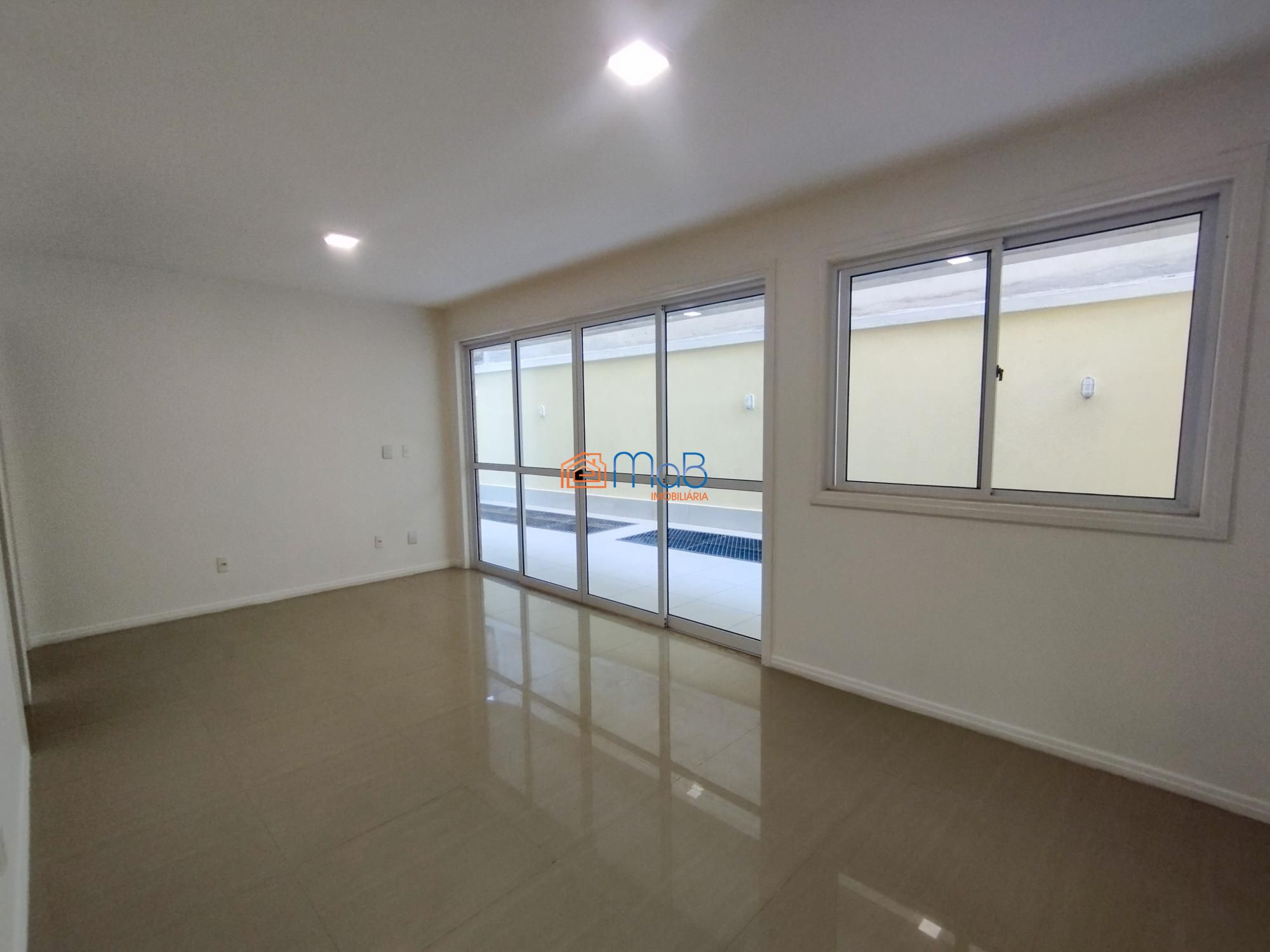 Apartamento à venda com 2 quartos, 78m² - Foto 2