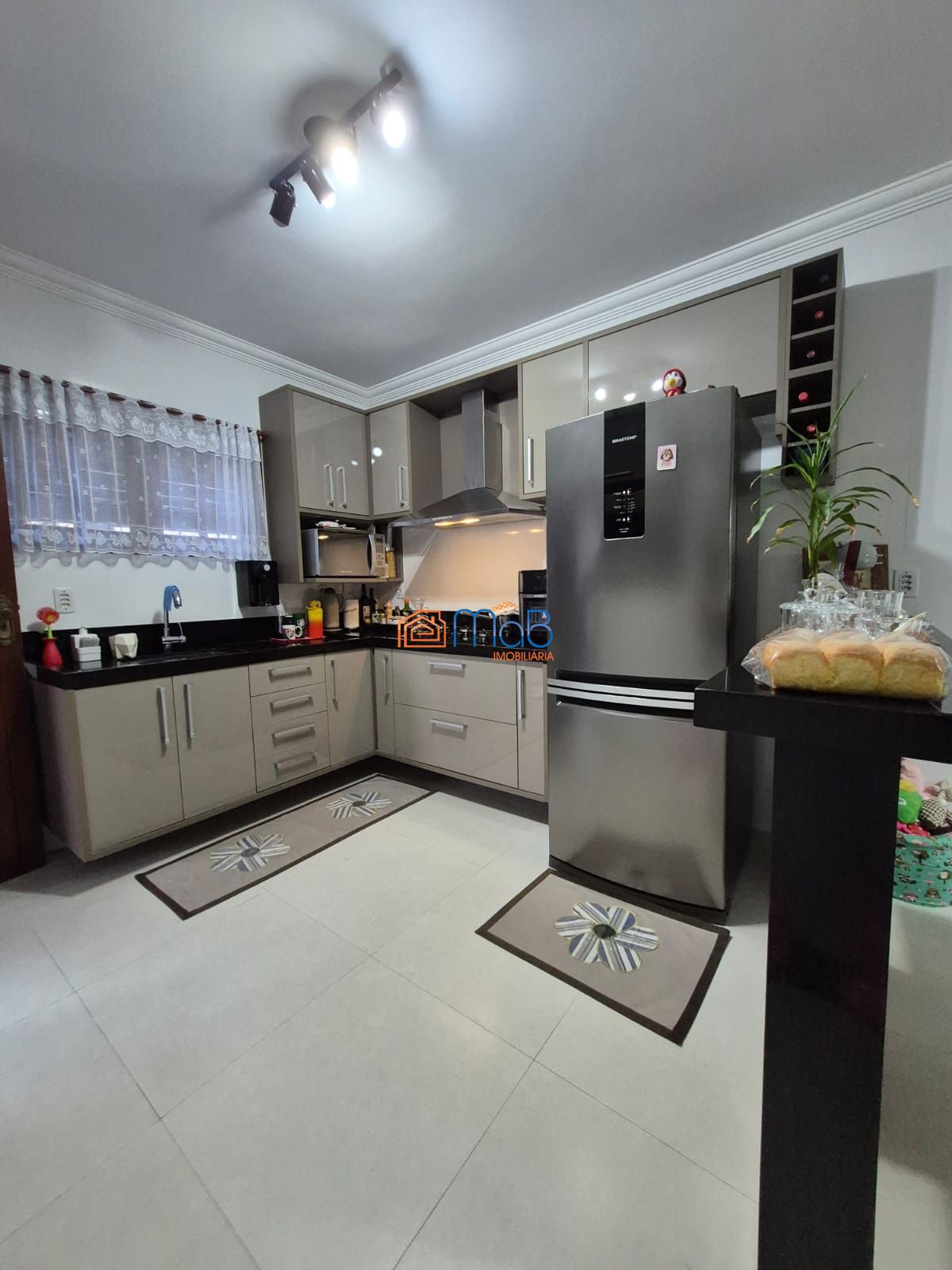 Casa de 310m² com Área Gourmet Completa e 4 Quartos
