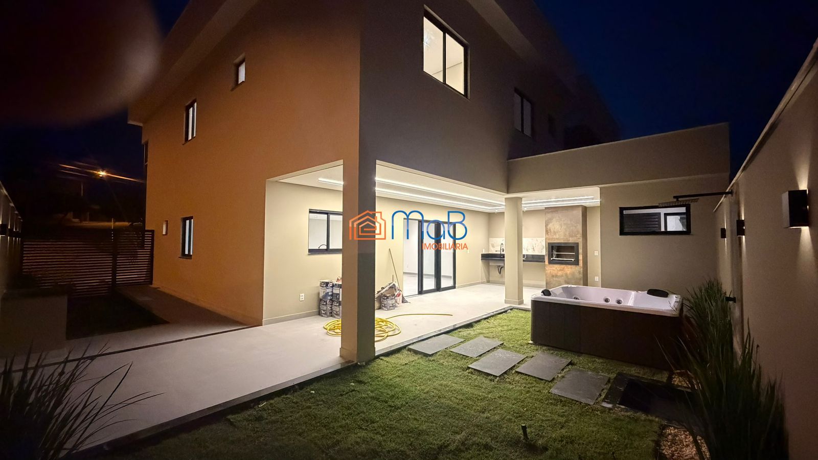 Casa de alto padrão em macaé, no condomínio residencial do b