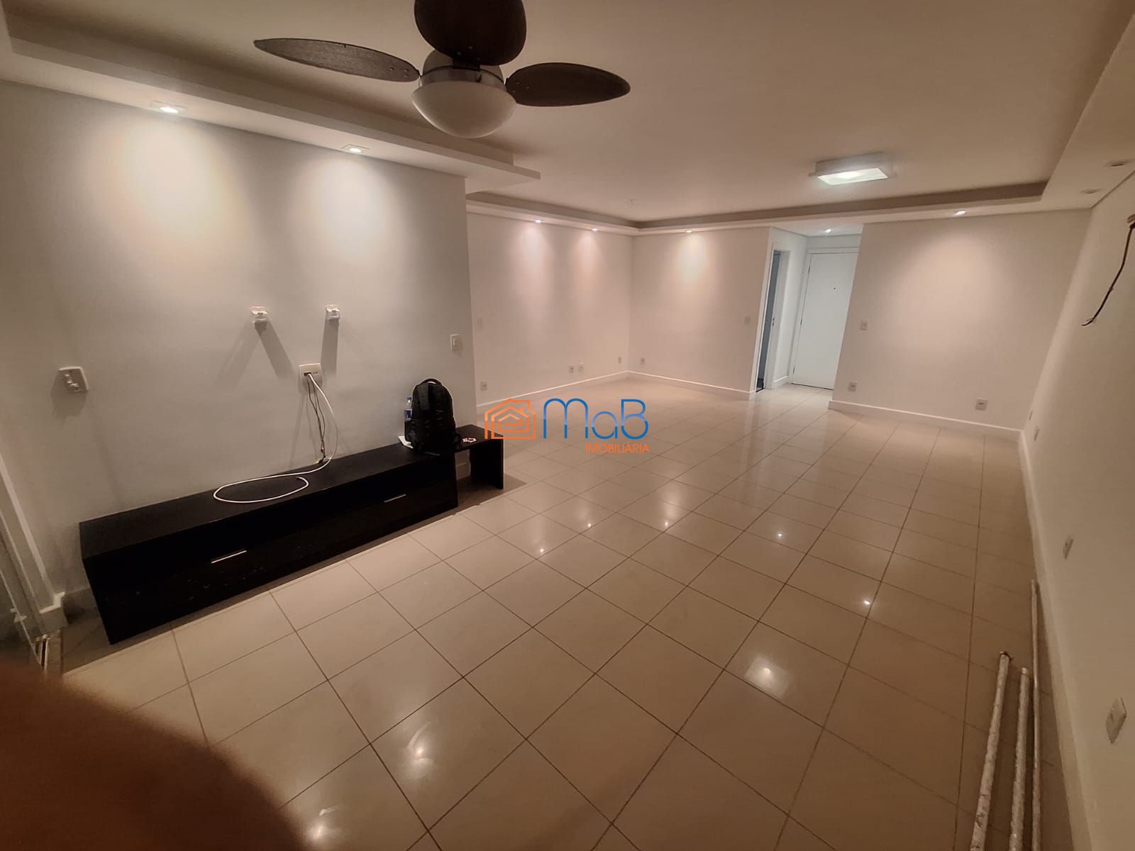 Apartamento de frente para o mar no condomínio costa esmeral