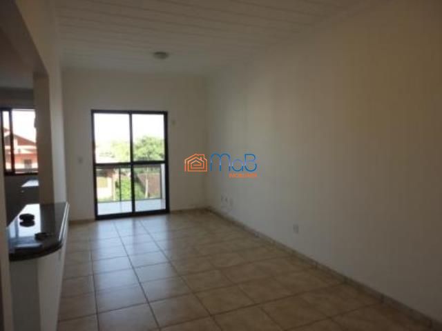 Apartamento à venda com 2 quartos, 70m² - Foto 2