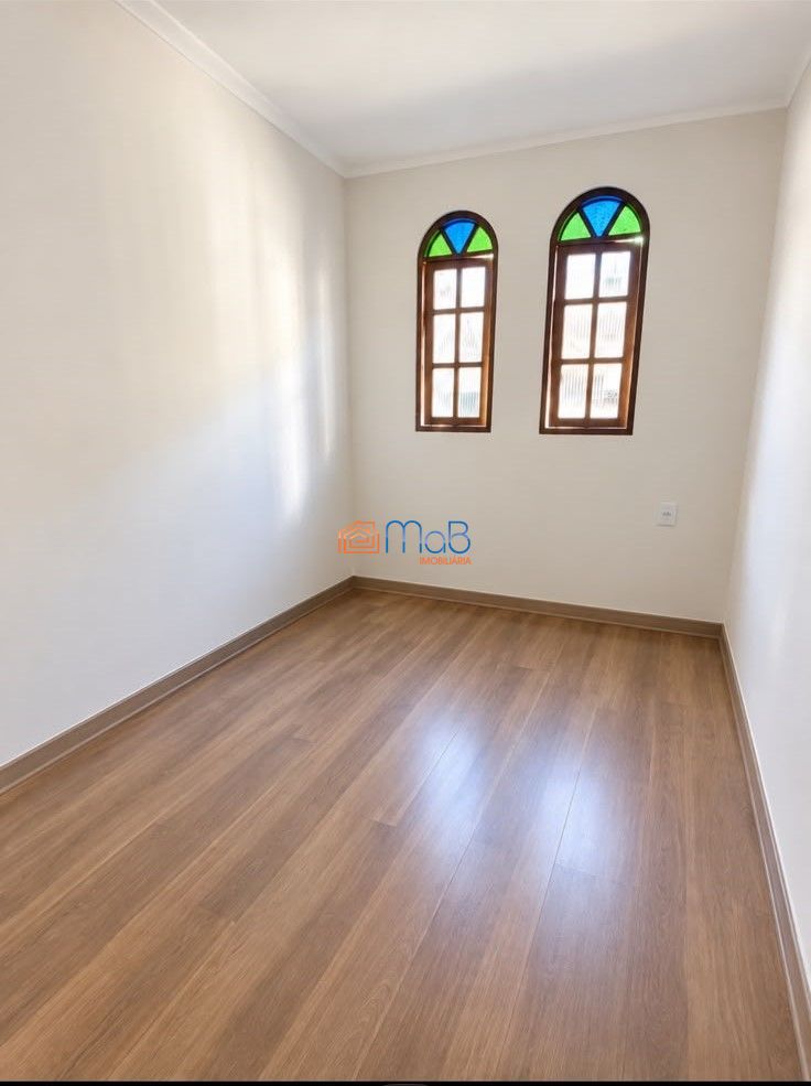 Casa linear com 3 quartos disponível para venda em Imbetiba.