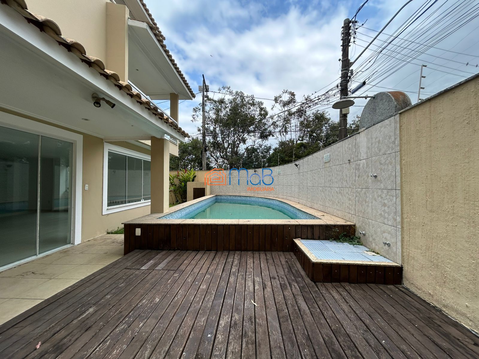 Casa espaçosa de 3 quartos com terraço, vista pra lagoa e ár