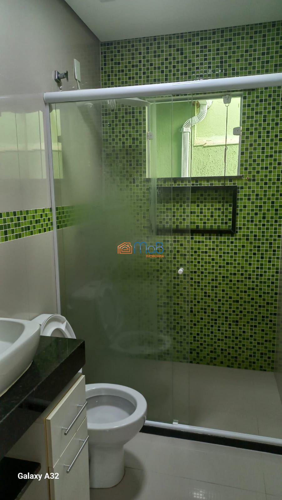 Casa com 03 quartos sendo 02 suítes em condomínio