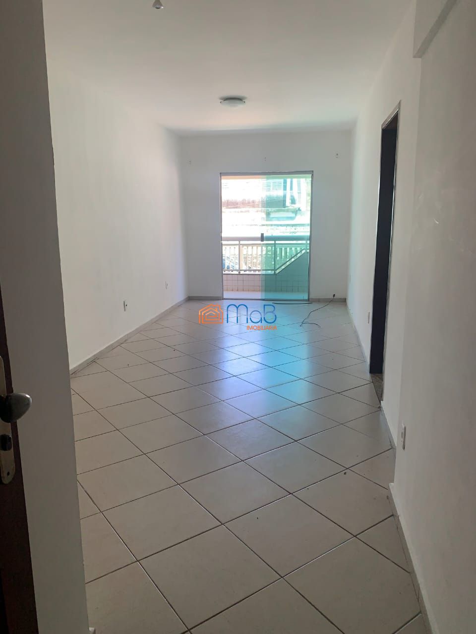 Excelente apartamento com 02 quartos no cajueiros