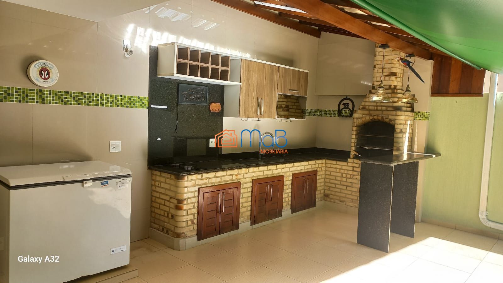 Casa com 03 quartos sendo 02 suítes em condomínio