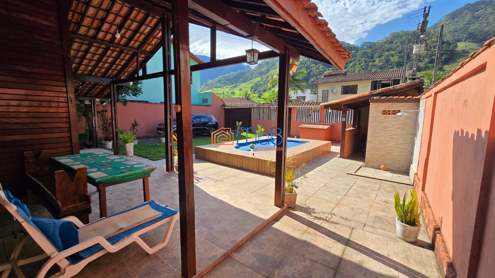 Casa à venda em trapóleo – amplo espaço e excelente estrutura!