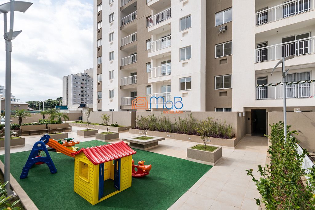 Apartamento com 3 quartos (1 suíte) com moveis planejados.