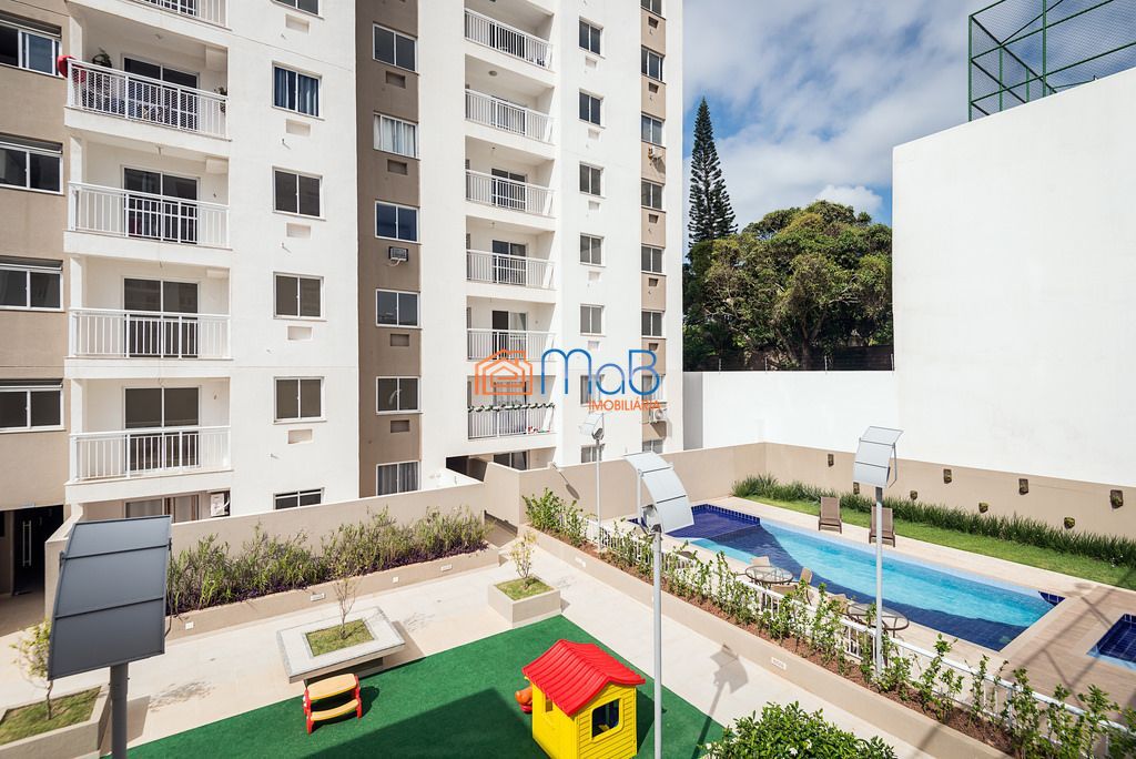 Apartamento com 3 quartos (1 suíte) com moveis planejados.